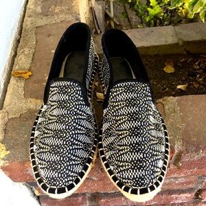 BLACK & WHITE WOVEN ESPADRILLE FLAT 7 1/2 NEW CARLY UNIVERSAL THREAD NWOT